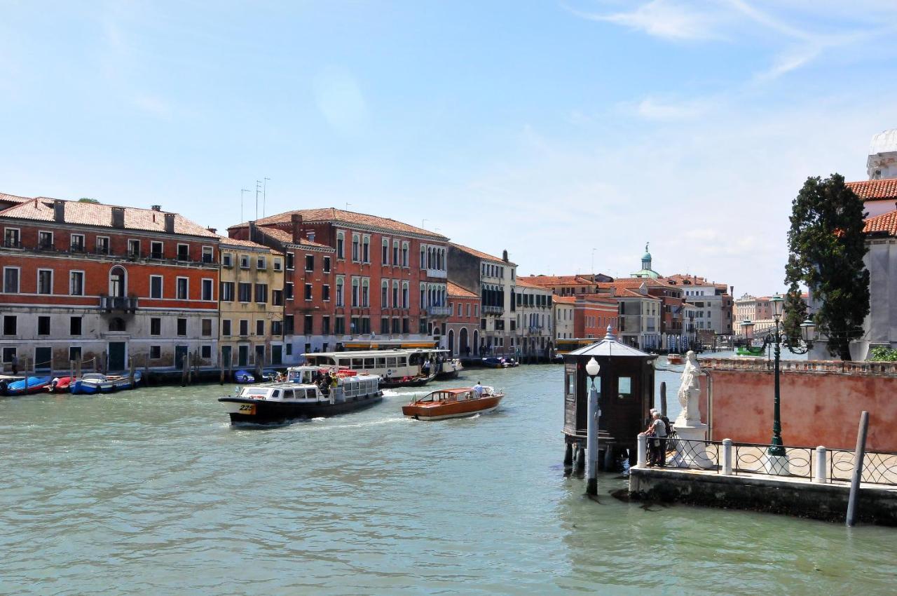 Smeraldo Grand Canal 1566c Venezia